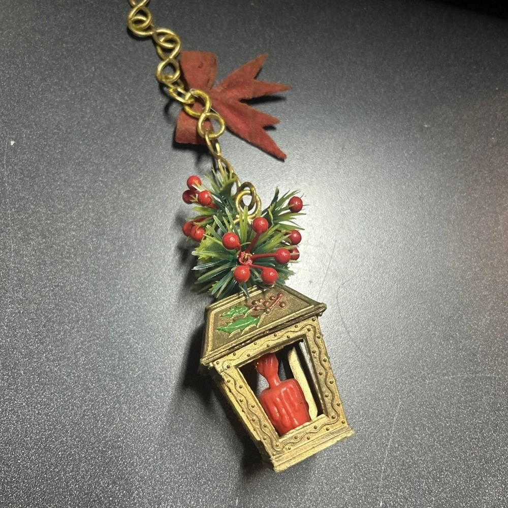 Vtg Christmas Garland Plastic Chain Holly Berries Gold Lantern 60s MCM Decor